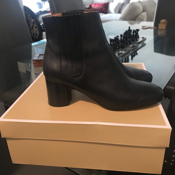 Black Woman’s leather bootie - Picture 2 of 4